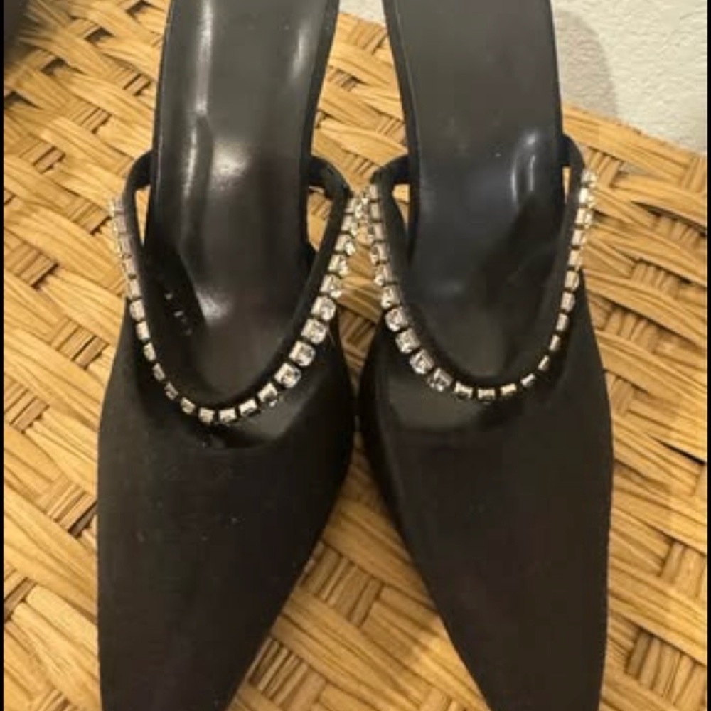Elegant Black Women's Shoes with Rhinestone Detail